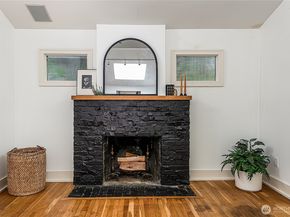 9521 25th Avenue NW, Seattle WA 98117