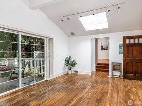 9521 25th Avenue NW, Seattle WA 98117