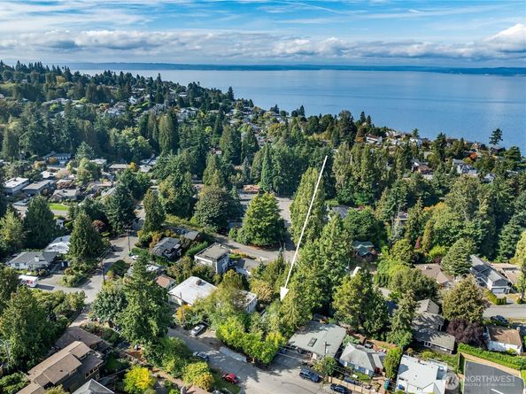 9521 25th Avenue NW, Seattle WA 98117