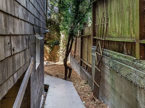 9521 25th Avenue NW, Seattle WA 98117