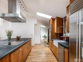 9521 25th Avenue NW, Seattle WA 98117