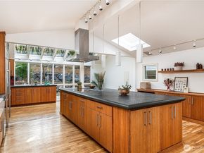 9521 25th Avenue NW, Seattle WA 98117