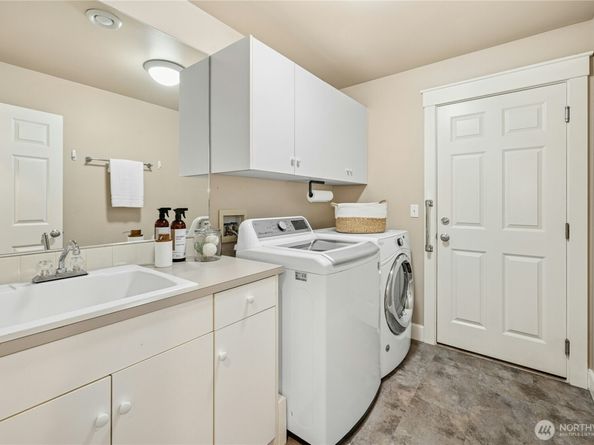 747 Village Circle NW, Bainbridge Island WA 98110