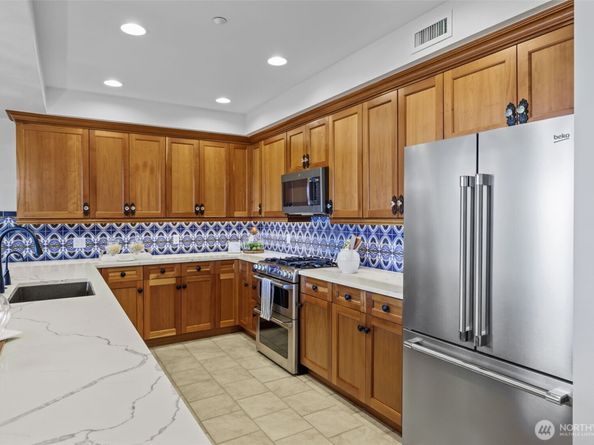 10047 Main Street 311, Bellevue WA 98004