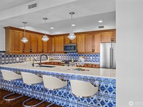 10047 Main Street 311, Bellevue WA 98004