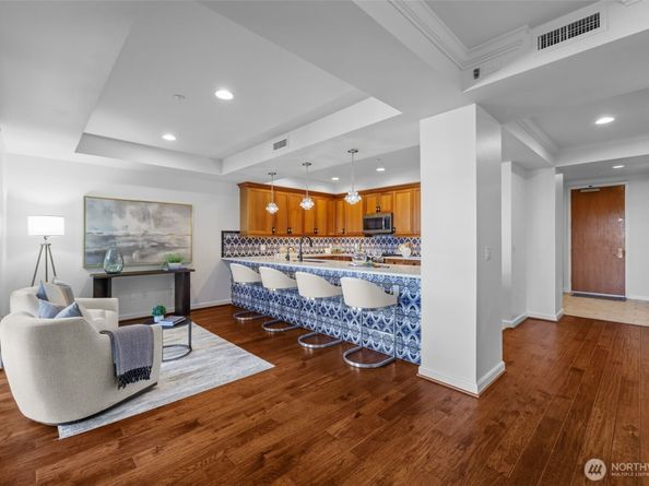 10047 Main Street 311, Bellevue WA 98004