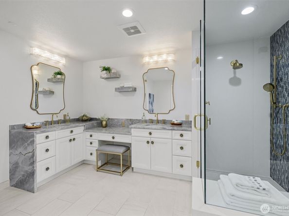 10047 Main Street 311, Bellevue WA 98004