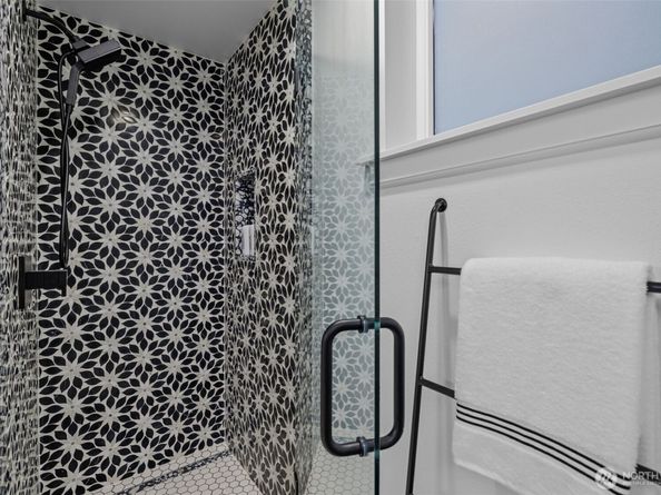 10047 Main Street 311, Bellevue WA 98004