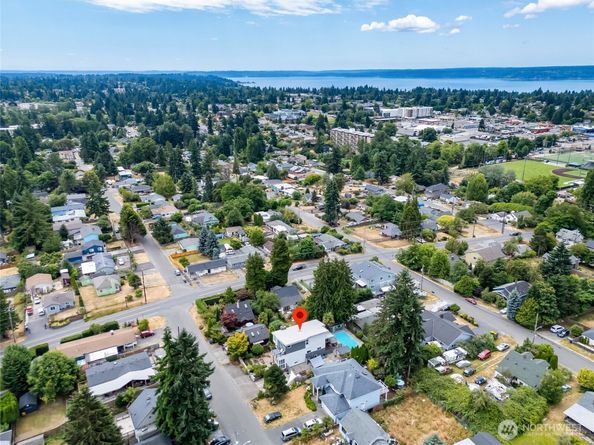 10045 9th Avenue SW, Seattle WA 98146