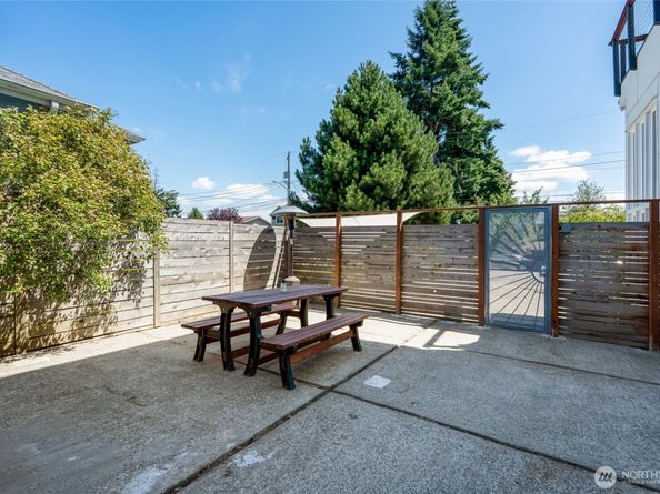 10045 9th Avenue SW, Seattle WA 98146