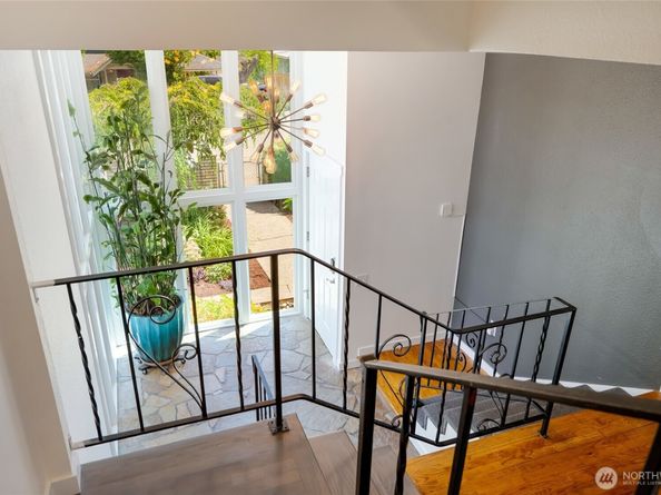 10045 9th Avenue SW, Seattle WA 98146
