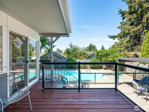 10045 9th Avenue SW, Seattle WA 98146