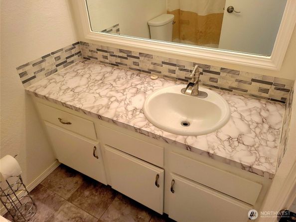18100 15th Avenue NE C218, Shoreline WA 98155