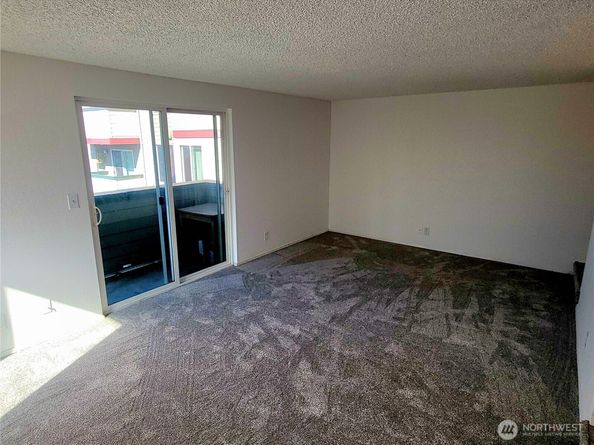 18100 15th Avenue NE C218, Shoreline WA 98155