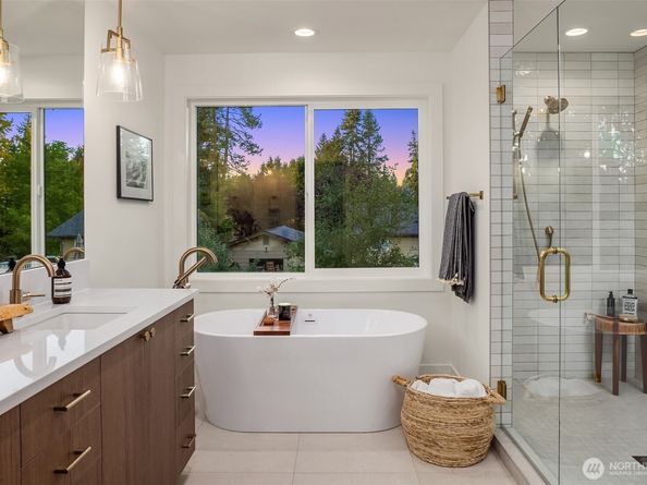 13662 NE 101st Street, Kirkland WA 98033