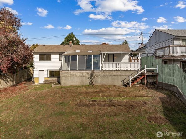 2013 E 16th Street, Bremerton WA 98310