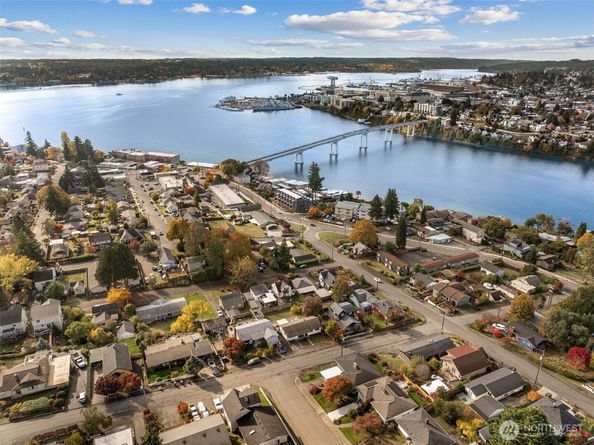 2013 E 16th Street, Bremerton WA 98310