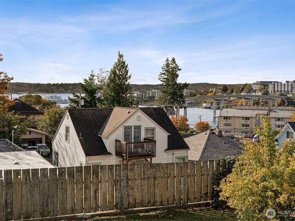 2013 E 16th Street, Bremerton WA 98310