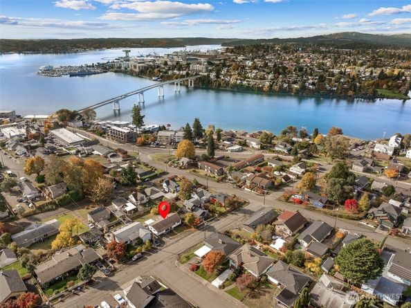 2013 E 16th Street, Bremerton WA 98310