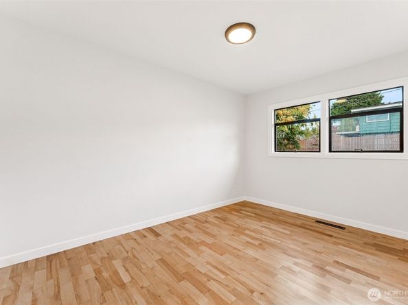 2013 E 16th Street, Bremerton WA 98310