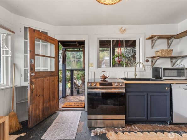 9804 SW Bunker Trail, Vashon WA 98070