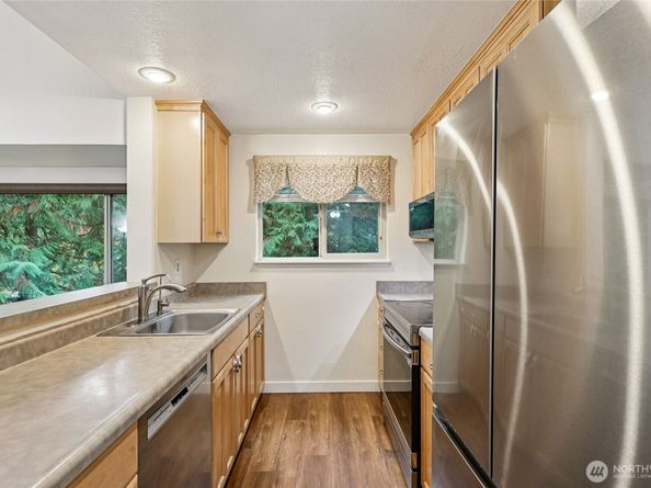 8033 145th Avenue NE D15, Redmond WA 98052