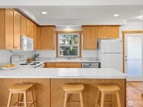 1322 Polly's Lane, Bainbridge Island WA 98110