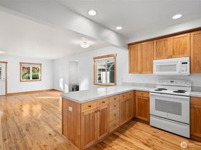 1322 Polly's Lane, Bainbridge Island WA 98110