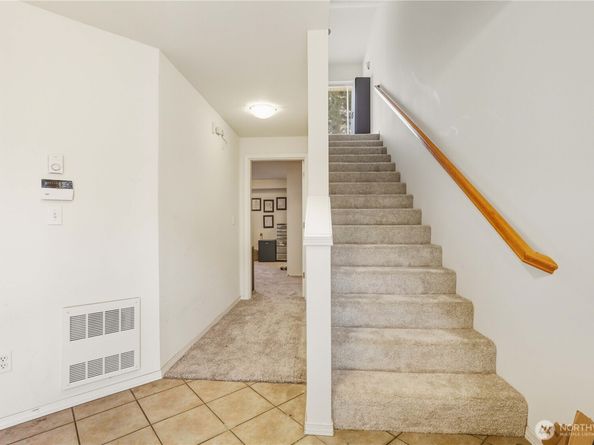 7818 228th Street SW 106, Edmonds WA 98026