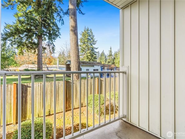 7818 228th Street SW 106, Edmonds WA 98026