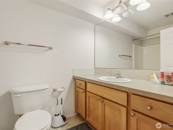 7818 228th Street SW 106, Edmonds WA 98026