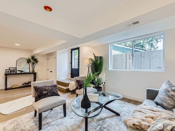 13623 NE 75th Street, Redmond WA 98052