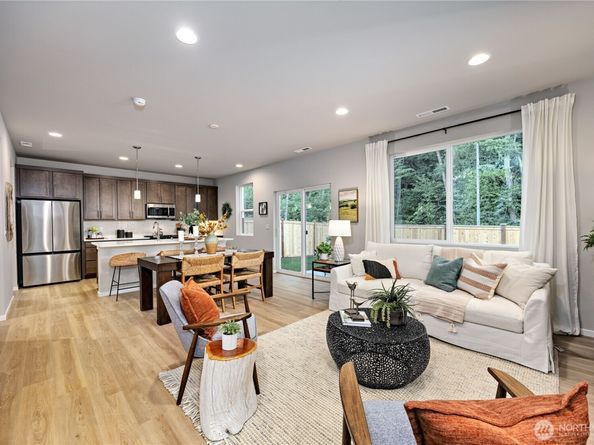 266 NE Shadowhawk Lane, Bremerton WA 98311