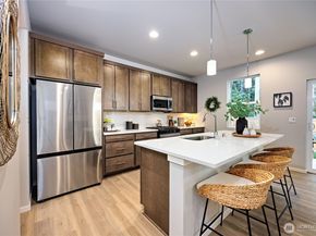 266 NE Shadowhawk Lane, Bremerton WA 98311