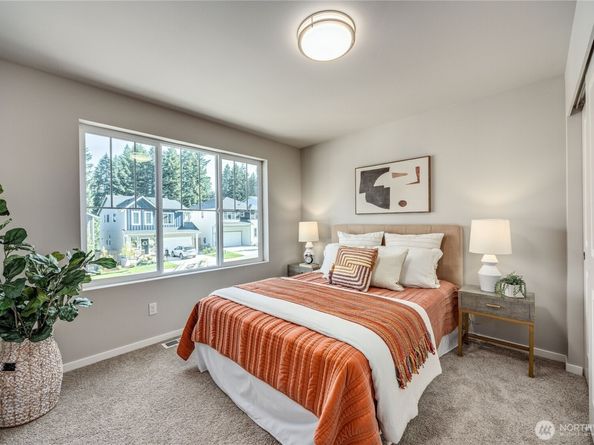 266 NE Shadowhawk Lane, Bremerton WA 98311