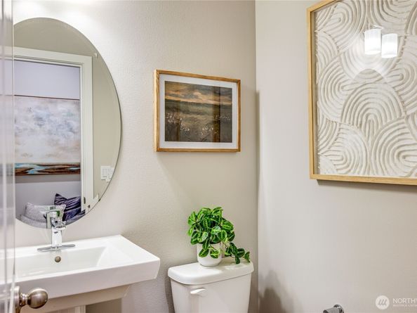 266 NE Shadowhawk Lane, Bremerton WA 98311