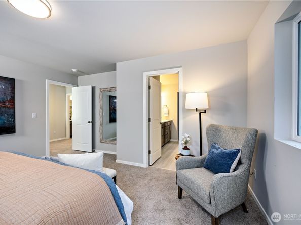 266 NE Shadowhawk Lane, Bremerton WA 98311