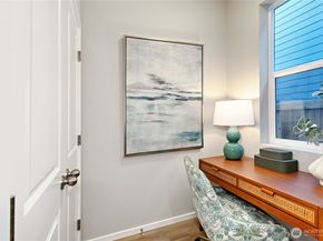 266 NE Shadowhawk Lane, Bremerton WA 98311