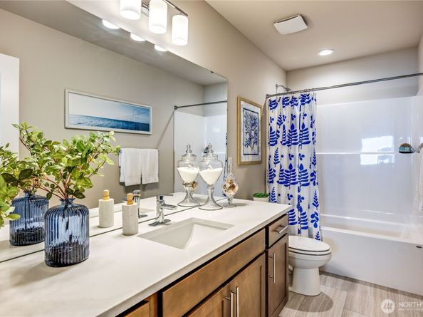 266 NE Shadowhawk Lane, Bremerton WA 98311