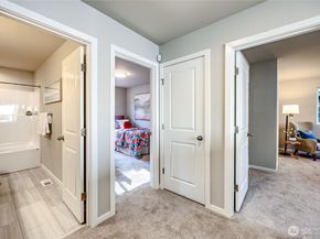 266 NE Shadowhawk Lane, Bremerton WA 98311