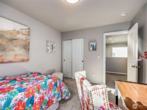 266 NE Shadowhawk Lane, Bremerton WA 98311