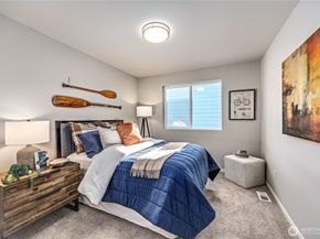 266 NE Shadowhawk Lane, Bremerton WA 98311