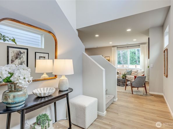 266 NE Shadowhawk Lane, Bremerton WA 98311