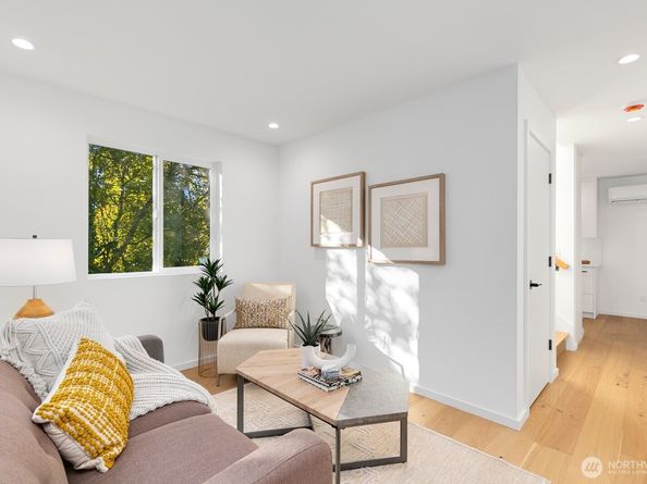 4531 26th Avenue SW, Seattle WA 98106