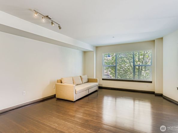 413 NE 70th Street 207, Seattle WA 98115