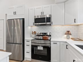 817 SW 356th Street, Federal Way WA 98023