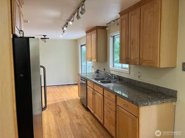16603 SE 16th Street, Bellevue WA 98008