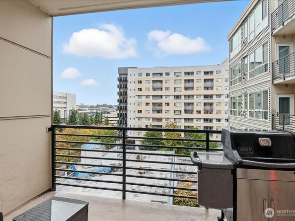300 110th Avenue NE 412, Bellevue WA 98004
