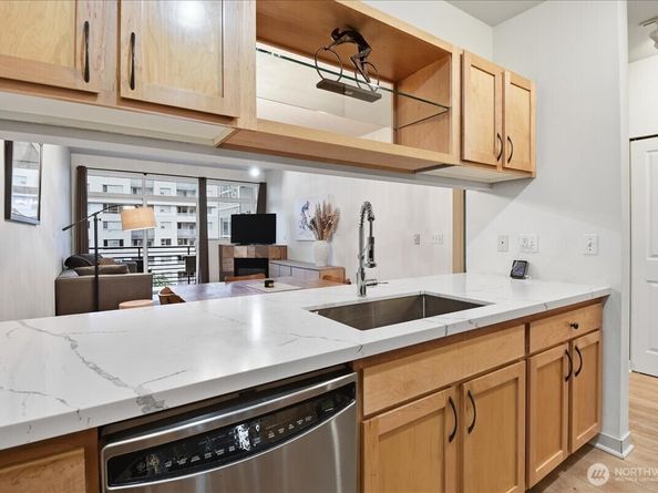 300 110th Avenue NE 412, Bellevue WA 98004