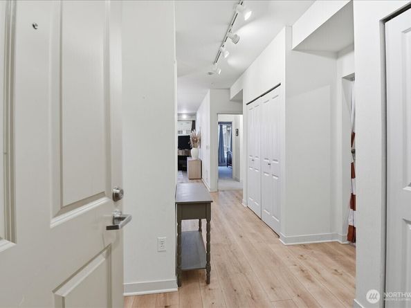 300 110th Avenue NE 412, Bellevue WA 98004